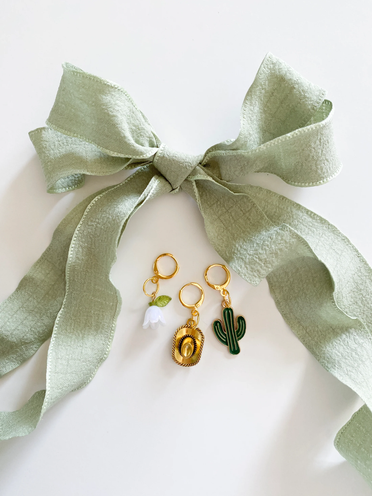 Leo and Lee Studios Curly Lace Sets Shoelace & Charms Pack