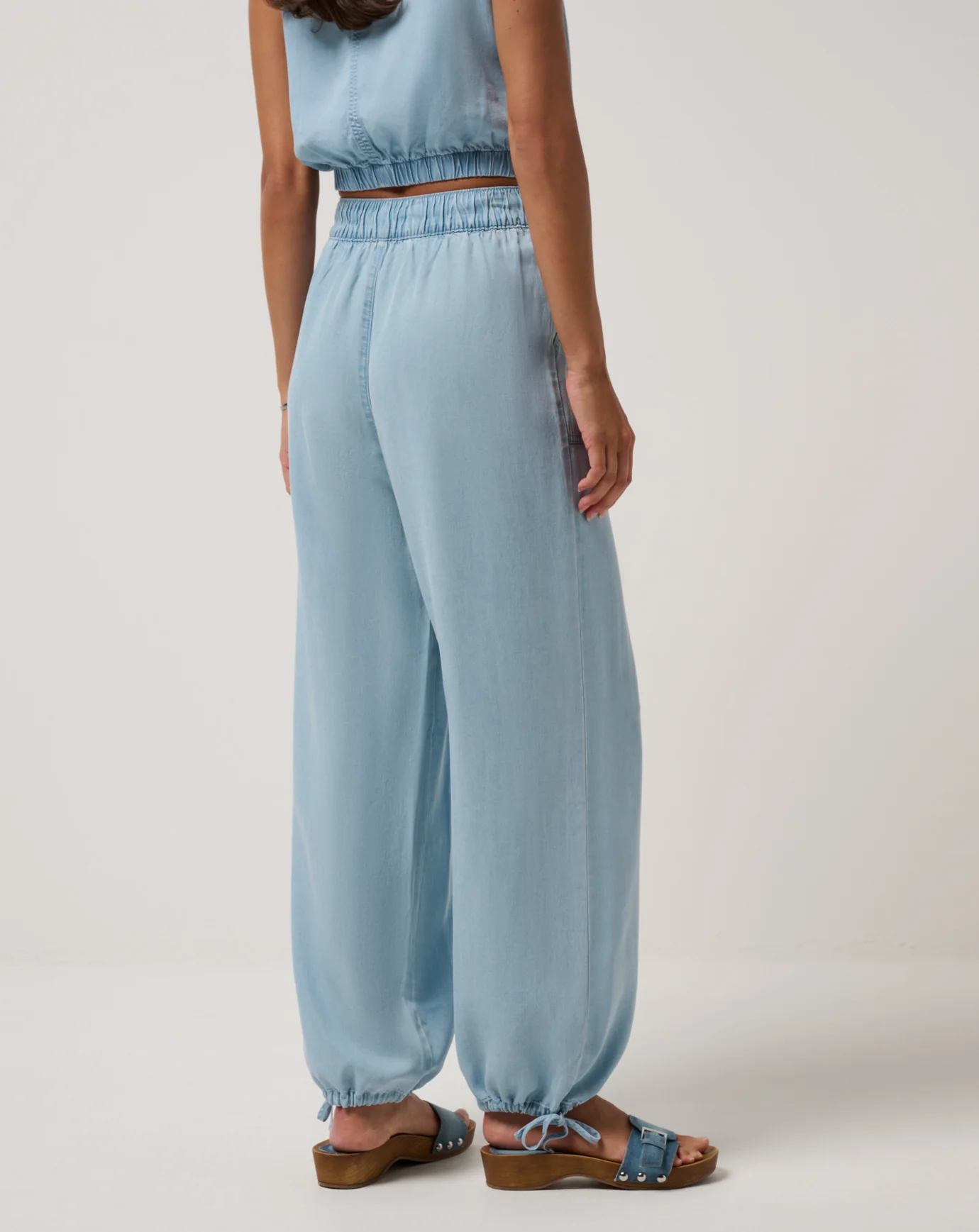 Travis Mathew Women's Chambray Tie Joggers