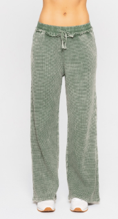 Distressed Mineral-Washed Pants green